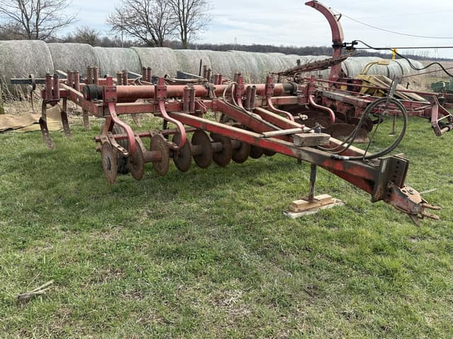 Image of Massey Ferguson 129 equipment image 3