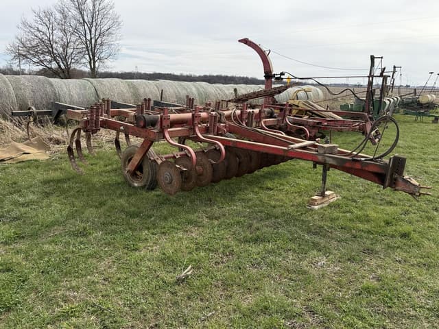 Image of Massey Ferguson 129 equipment image 4