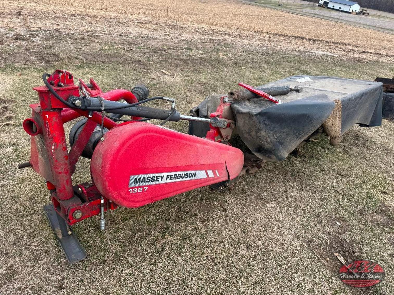 Massey Ferguson 1327 Equipment Image0