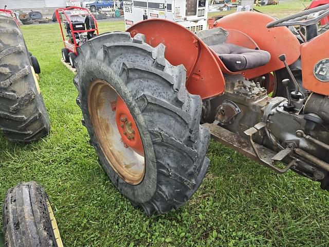 Image of Massey Ferguson 135 equipment image 4