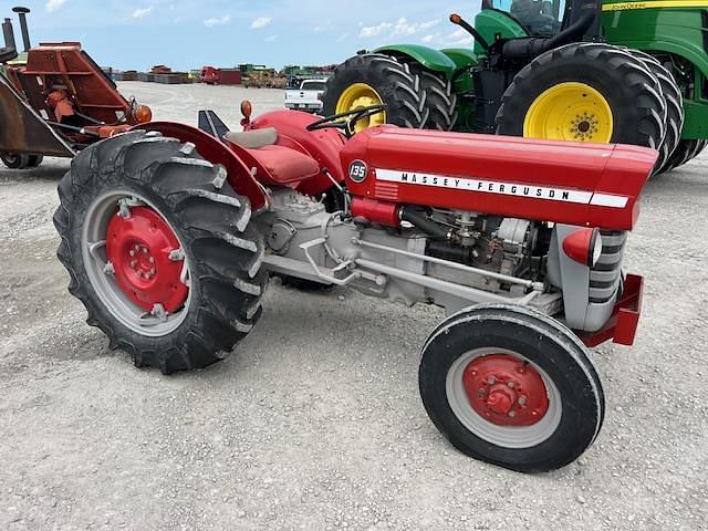 Image of Massey Ferguson 135 equipment image 4