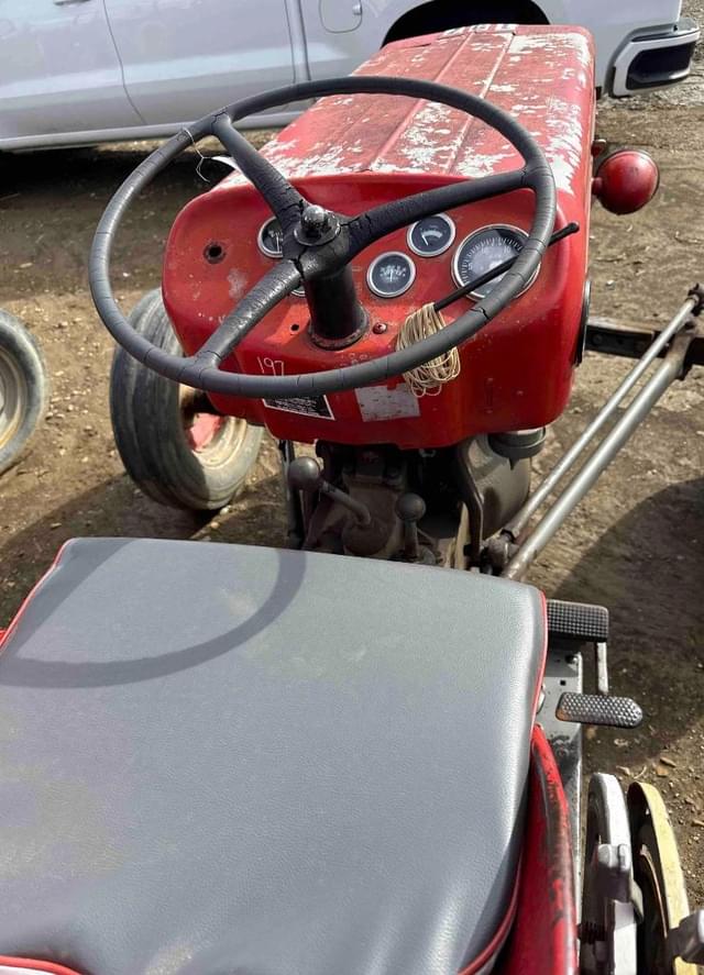 Image of Massey Ferguson 135 equipment image 4