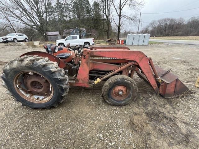 Image of Massey Ferguson 135 equipment image 4