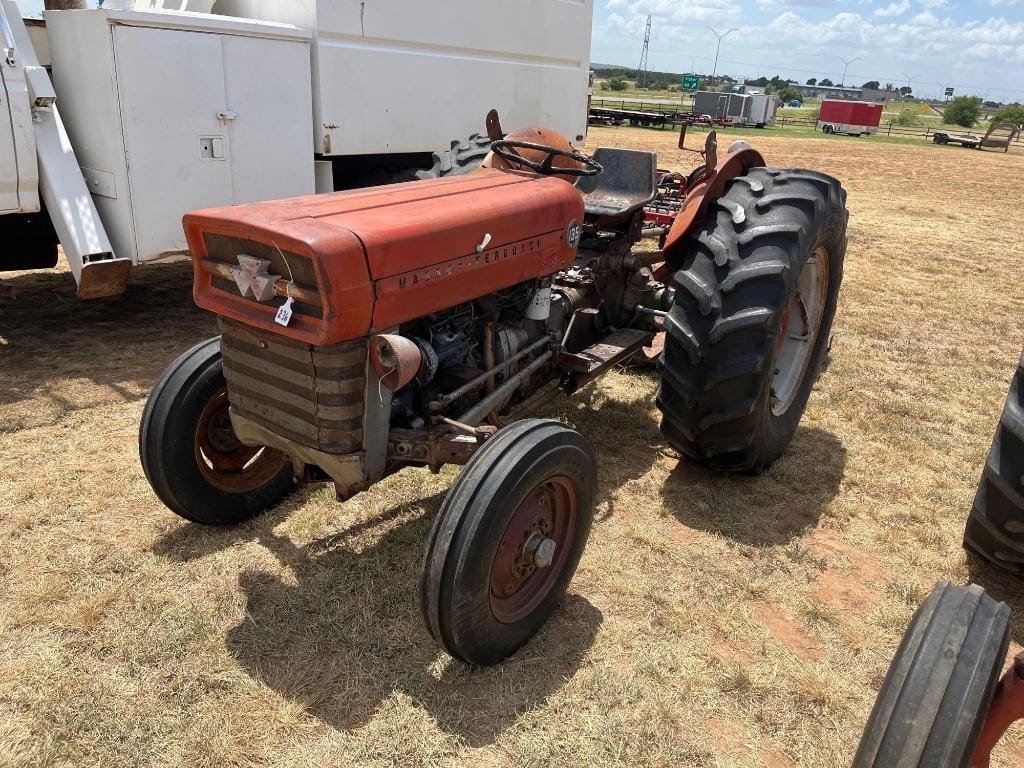 Massey Ferguson 135 Equipment Image0