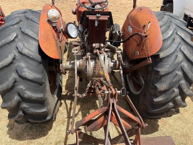 Image of Massey Ferguson 135 equipment image 4