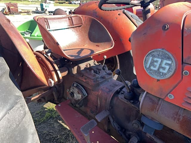Image of Massey Ferguson 135 equipment image 2