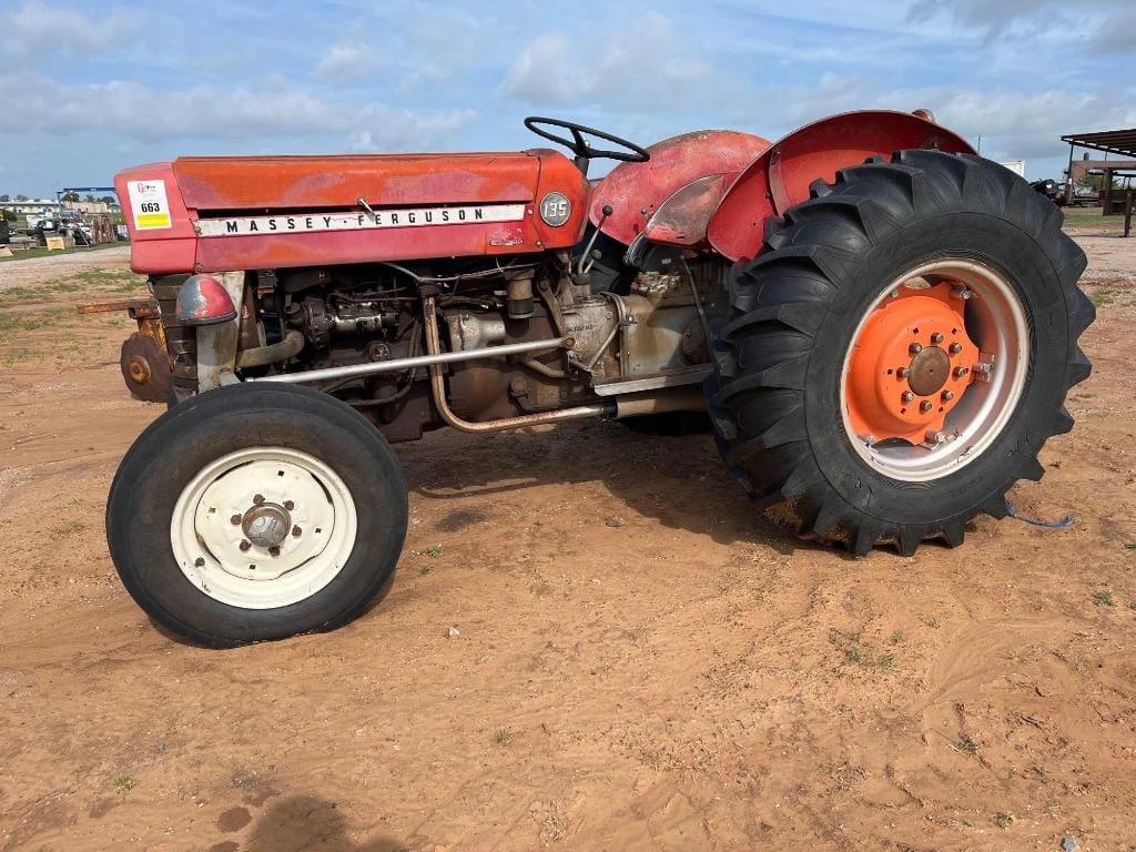 Massey Ferguson 135 Equipment Image0