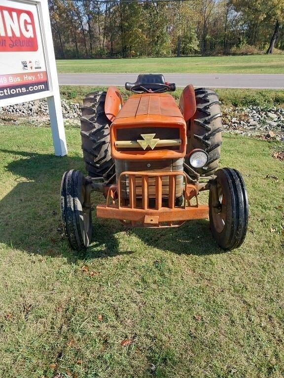 Image of Massey Ferguson 135 equipment image 4