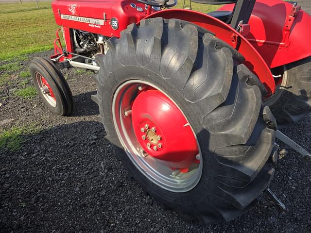 Image of Massey Ferguson 135 equipment image 3
