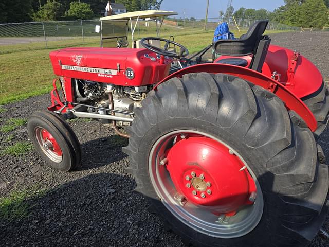 Image of Massey Ferguson 135 equipment image 4