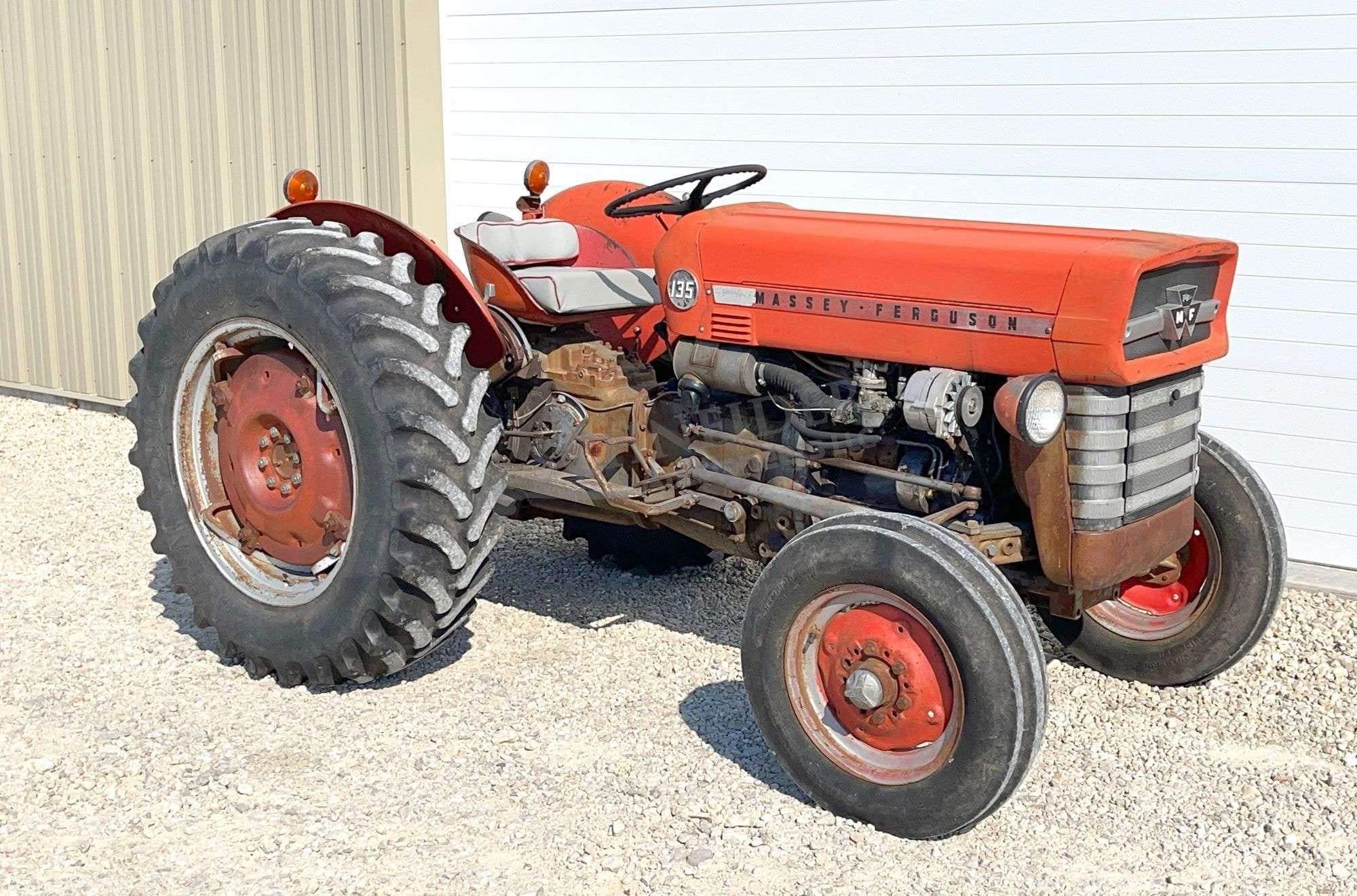 Massey Ferguson 135 Equipment Image0