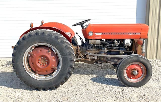 Image of Massey Ferguson 135 equipment image 2