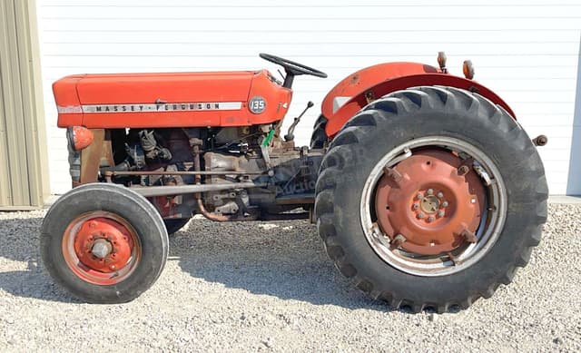 Image of Massey Ferguson 135 equipment image 3