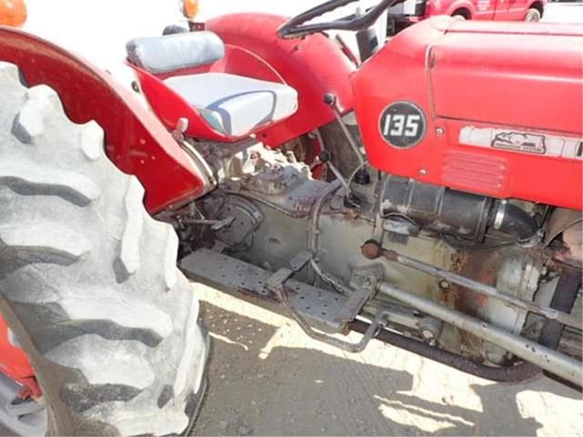 Image of Massey Ferguson 135 equipment image 3