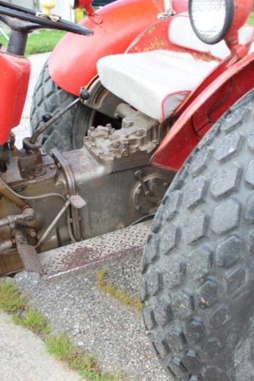 Image of Massey Ferguson 135 equipment image 3