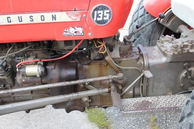 Image of Massey Ferguson 135 equipment image 4
