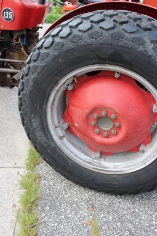Image of Massey Ferguson 135 equipment image 2