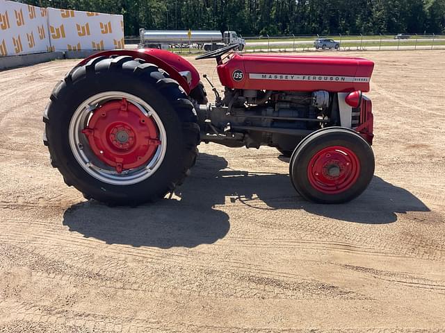 Image of Massey Ferguson 135 equipment image 3