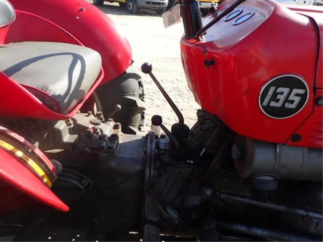Image of Massey Ferguson 135 equipment image 4