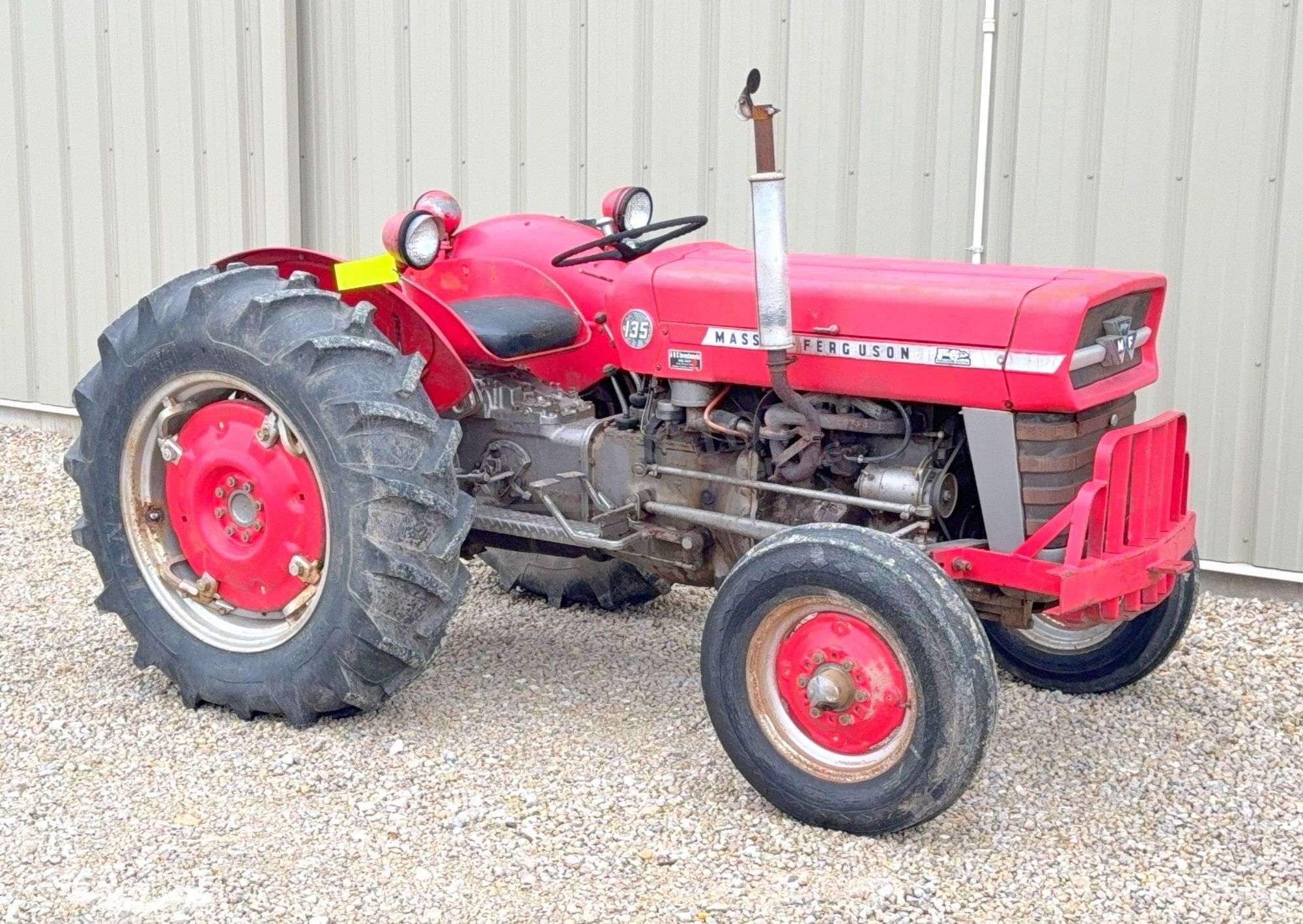 Massey Ferguson 135 Equipment Image0