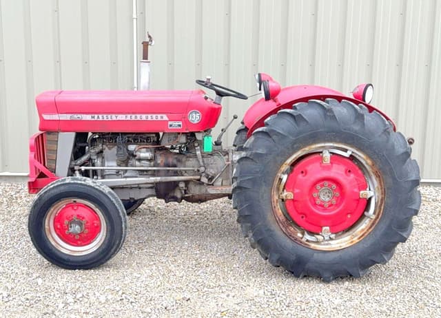 Image of Massey Ferguson 135 equipment image 3