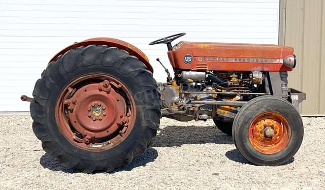 Image of Massey Ferguson 135 equipment image 2