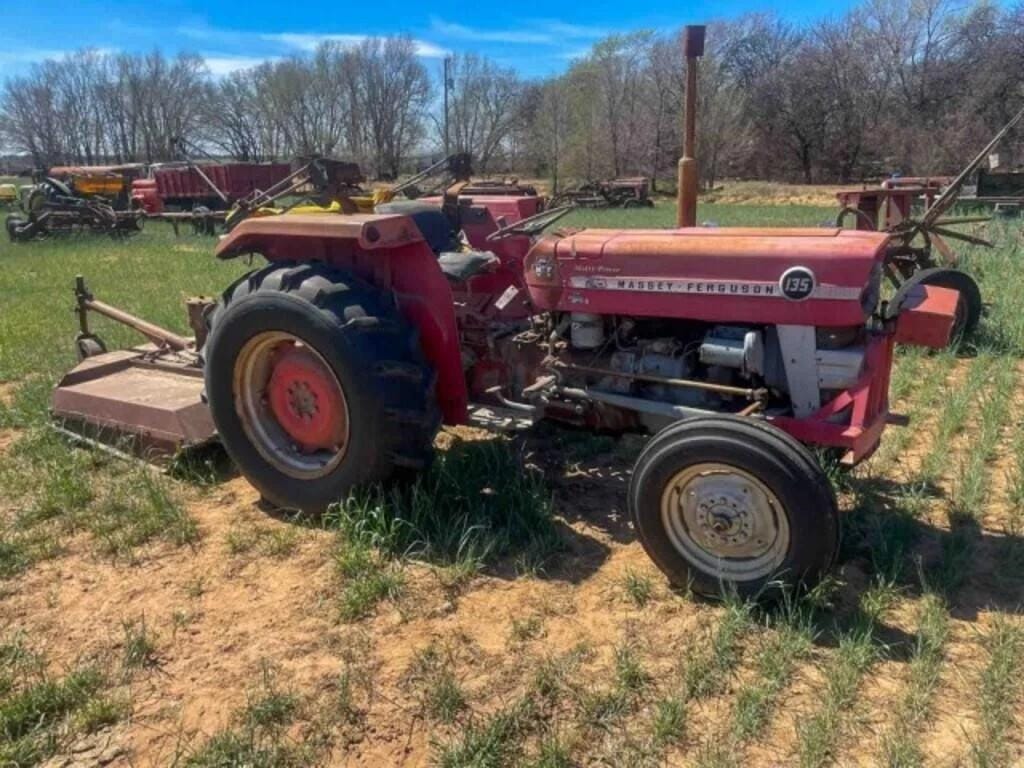 Massey Ferguson 135 Equipment Image0