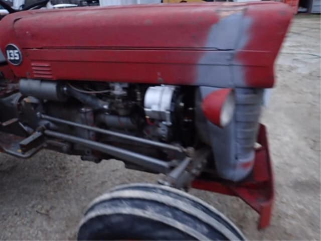 Image of Massey Ferguson 135 equipment image 3