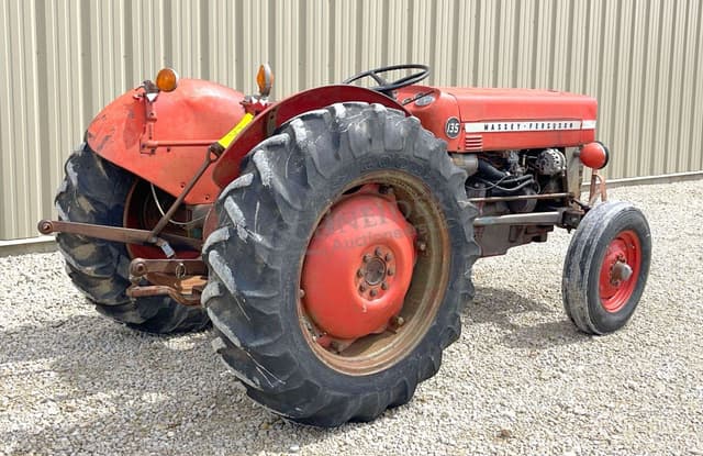 Image of Massey Ferguson 135 equipment image 4