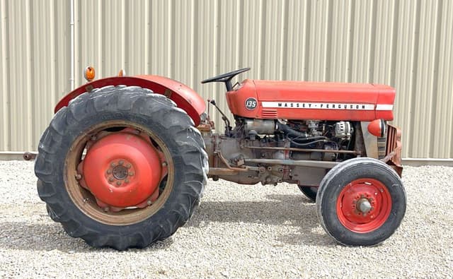 Image of Massey Ferguson 135 equipment image 2