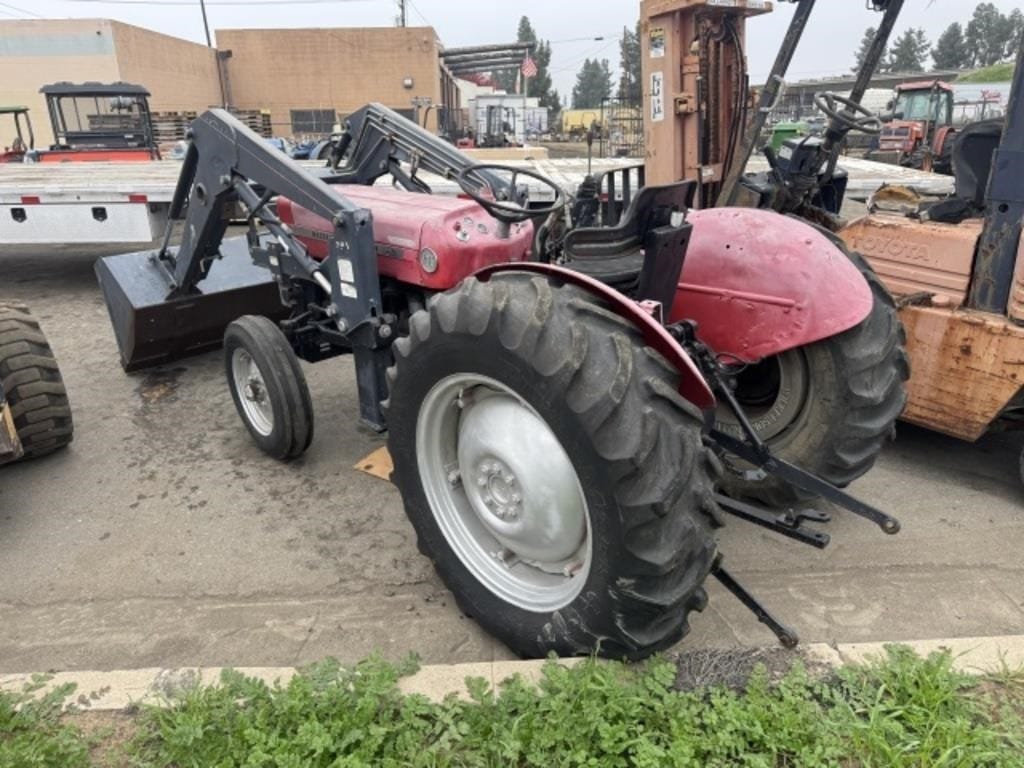 Massey Ferguson 135 Equipment Image0