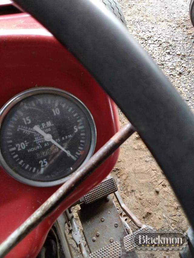 Image of Massey Ferguson 135 equipment image 4
