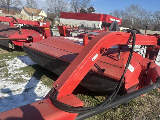 Image of Massey Ferguson 1359 equipment image 2