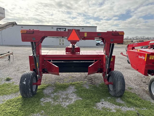 Image of Massey Ferguson 1376 equipment image 2