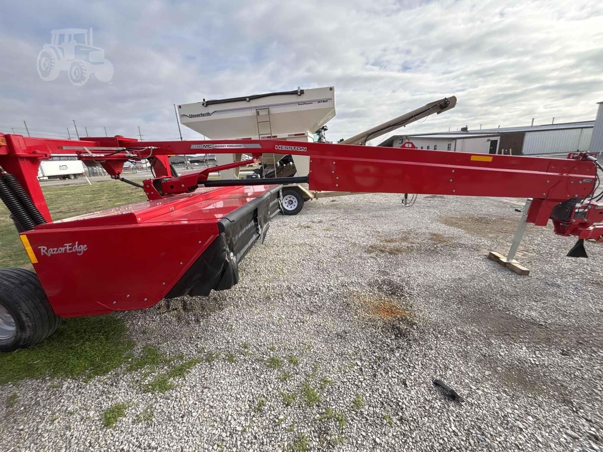 Massey Ferguson 1376 Equipment Image0
