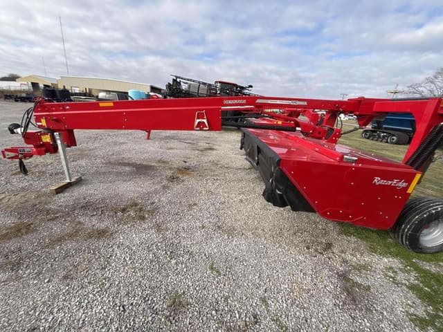 Image of Massey Ferguson 1376 equipment image 4