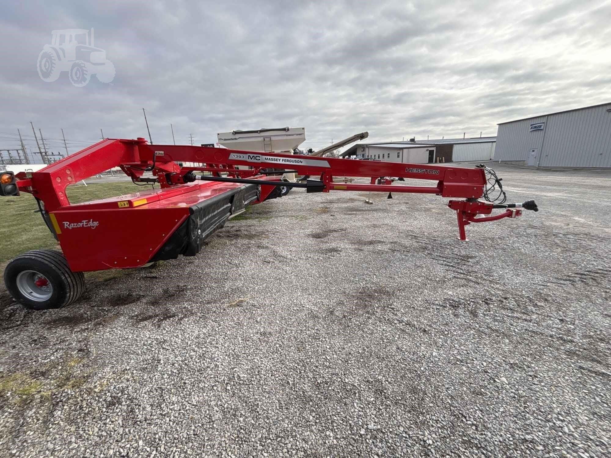 Massey Ferguson 1393 Equipment Image0