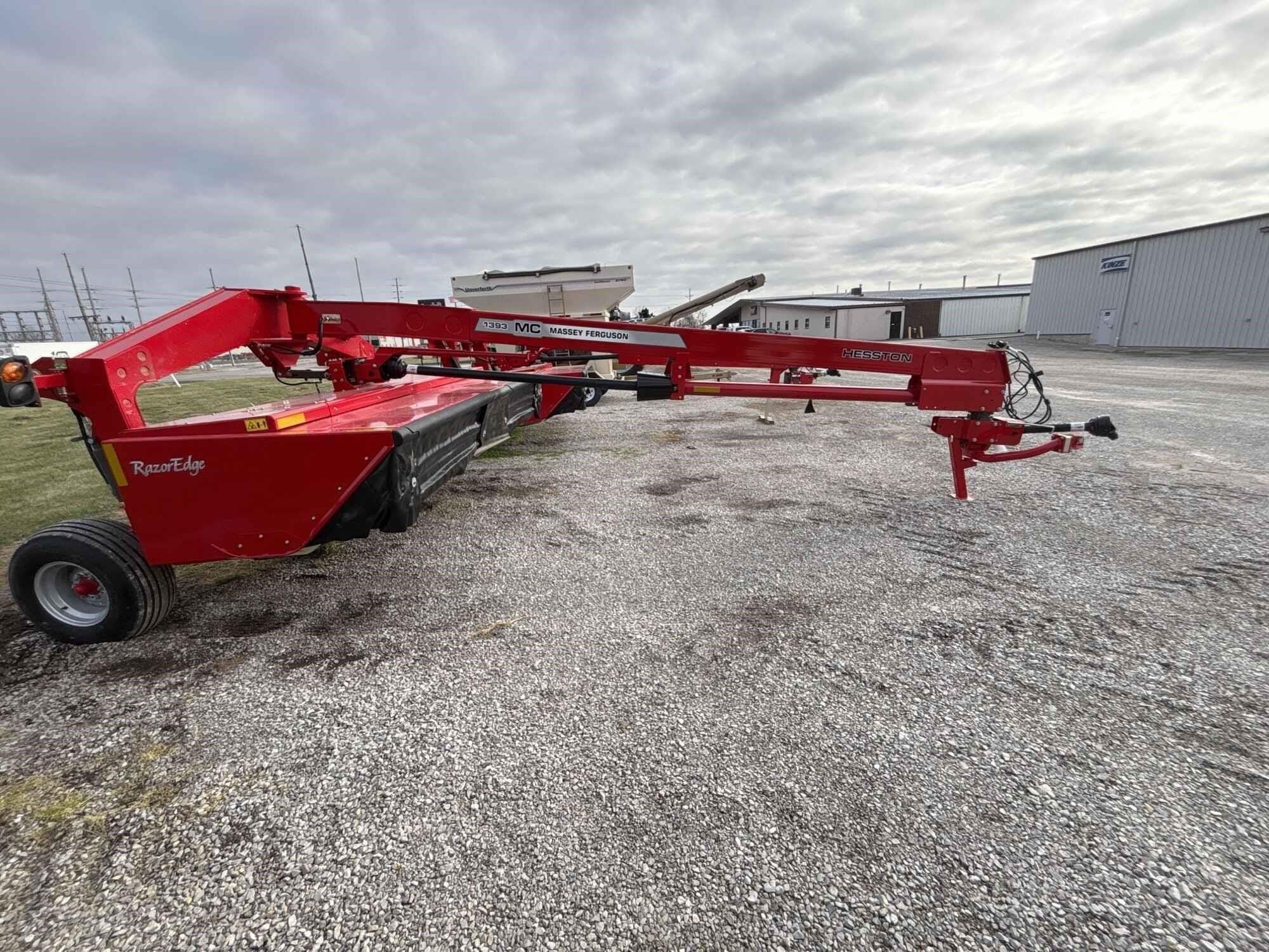 Massey Ferguson 1393 Equipment Image0