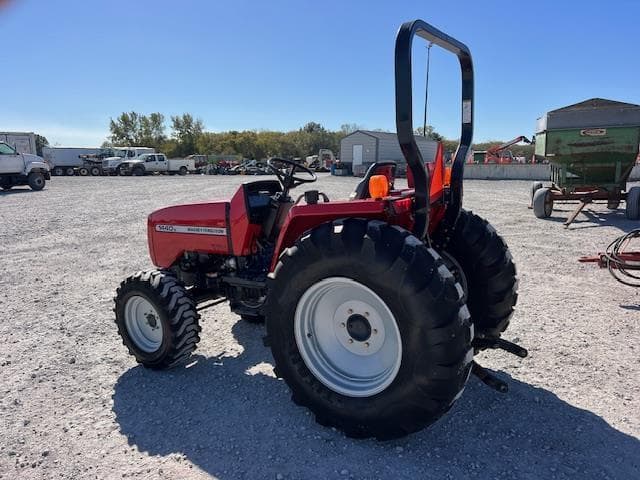 Image of Massey Ferguson 1440V equipment image 4