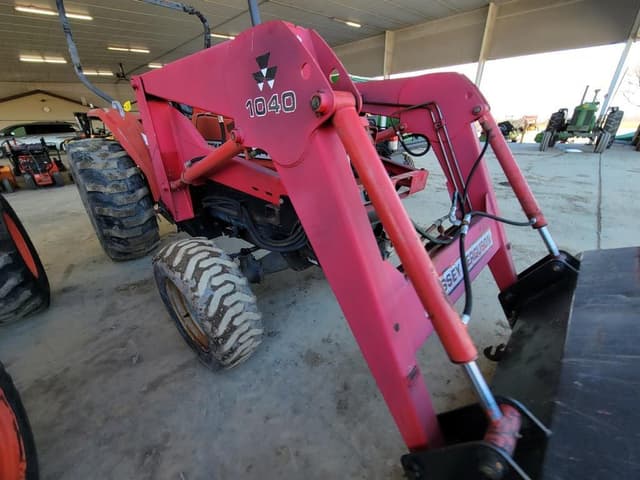 Image of Massey Ferguson 1455V equipment image 2