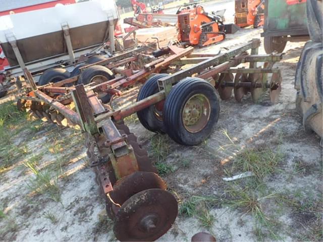 Image of Massey Ferguson 520 equipment image 4
