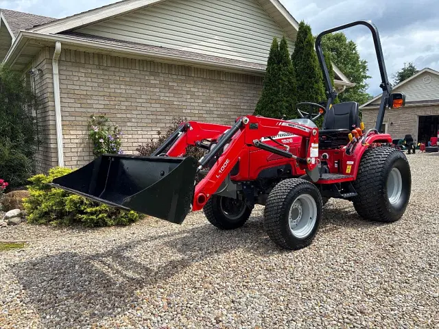 Image of Massey Ferguson 1526 equipment image 1