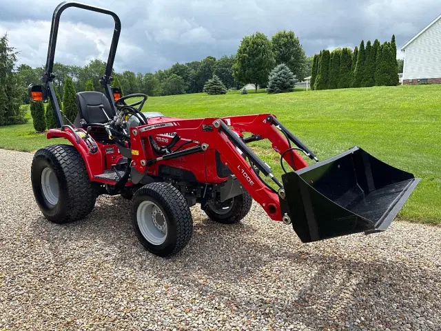 Image of Massey Ferguson 1526 equipment image 3