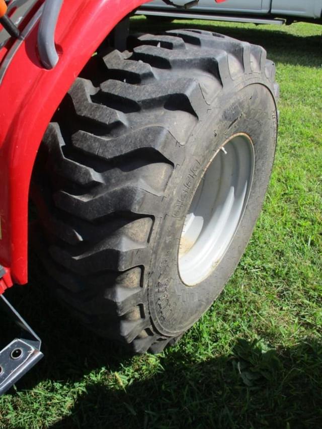 Image of Massey Ferguson 1526 equipment image 4