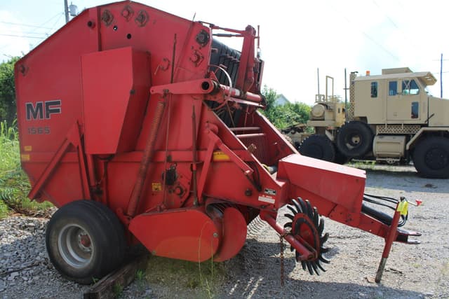 Image of Massey Ferguson 1565 equipment image 2