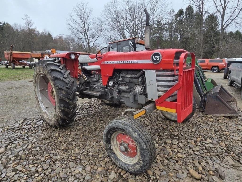 Massey Ferguson 165 Equipment Image0