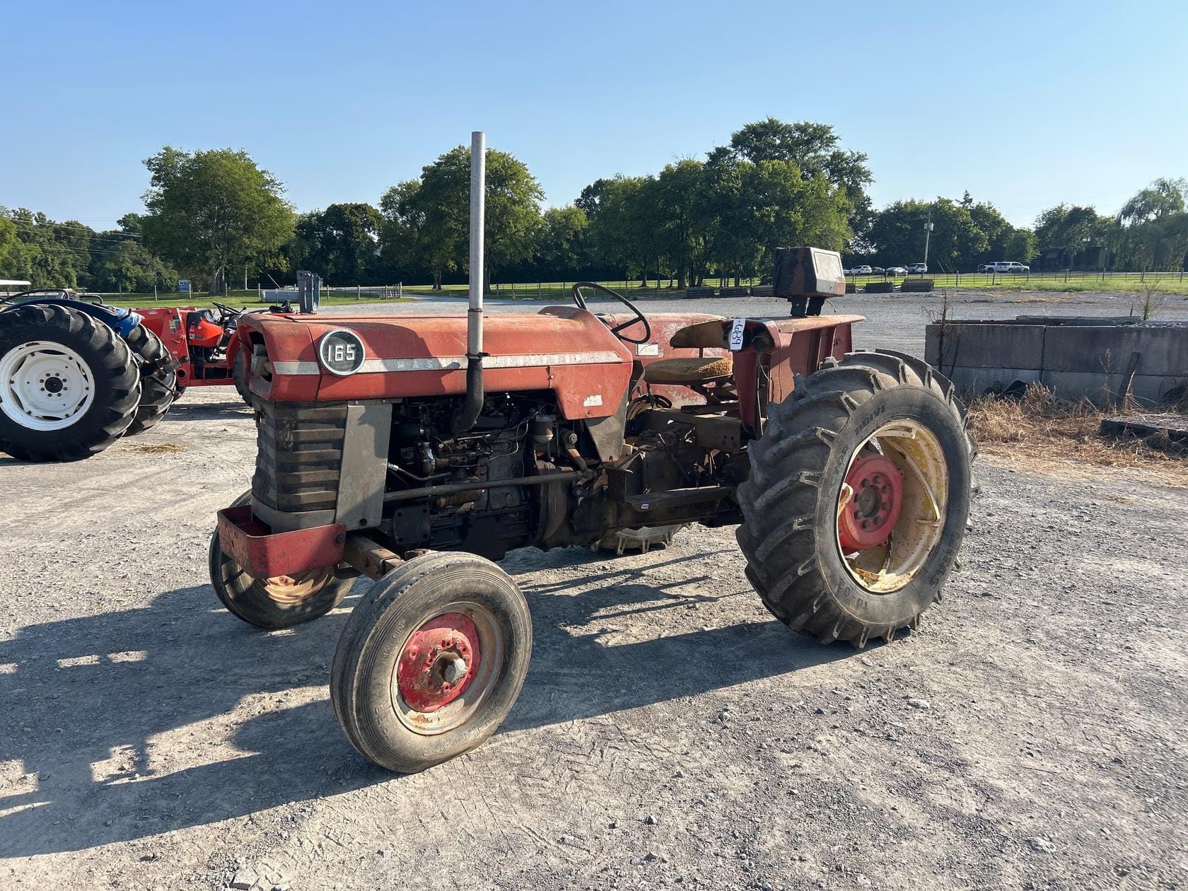 Massey Ferguson 165 Equipment Image0