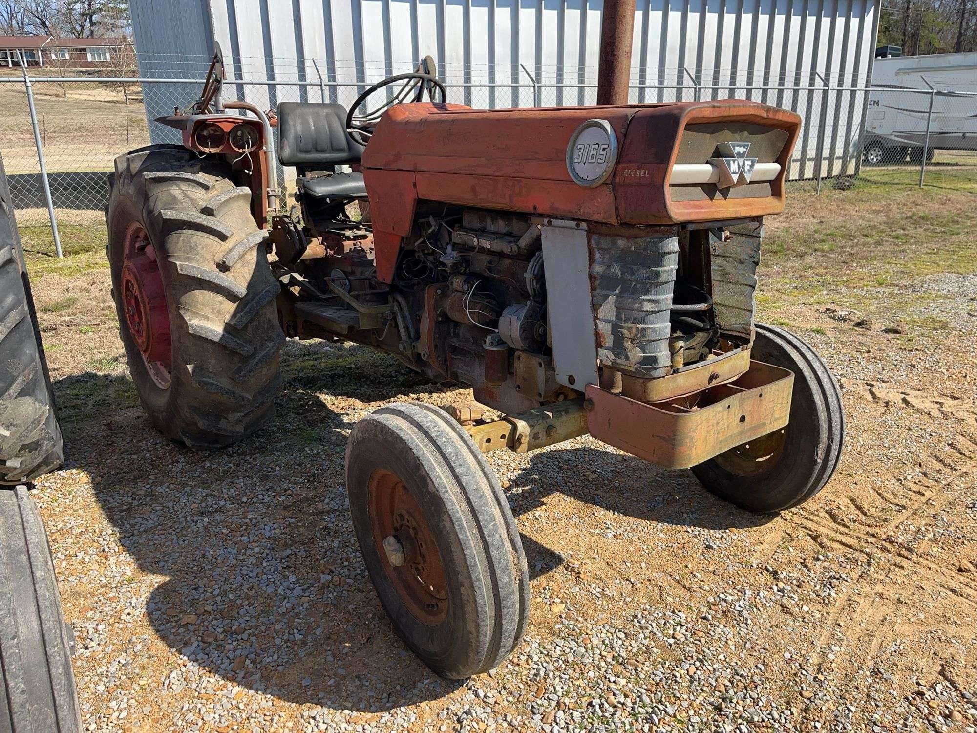 Massey Ferguson 165 Equipment Image0