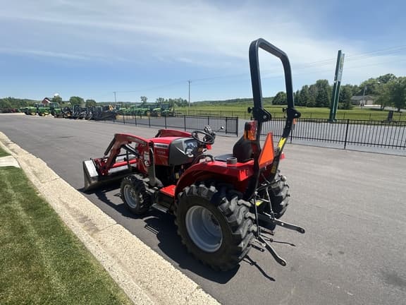 Image of Massey Ferguson 1726E equipment image 2