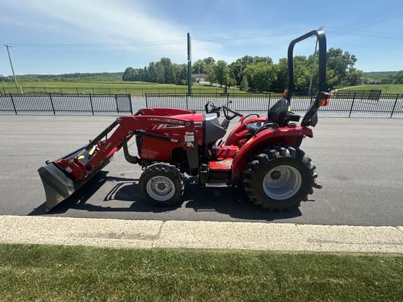 Image of Massey Ferguson 1726E equipment image 1